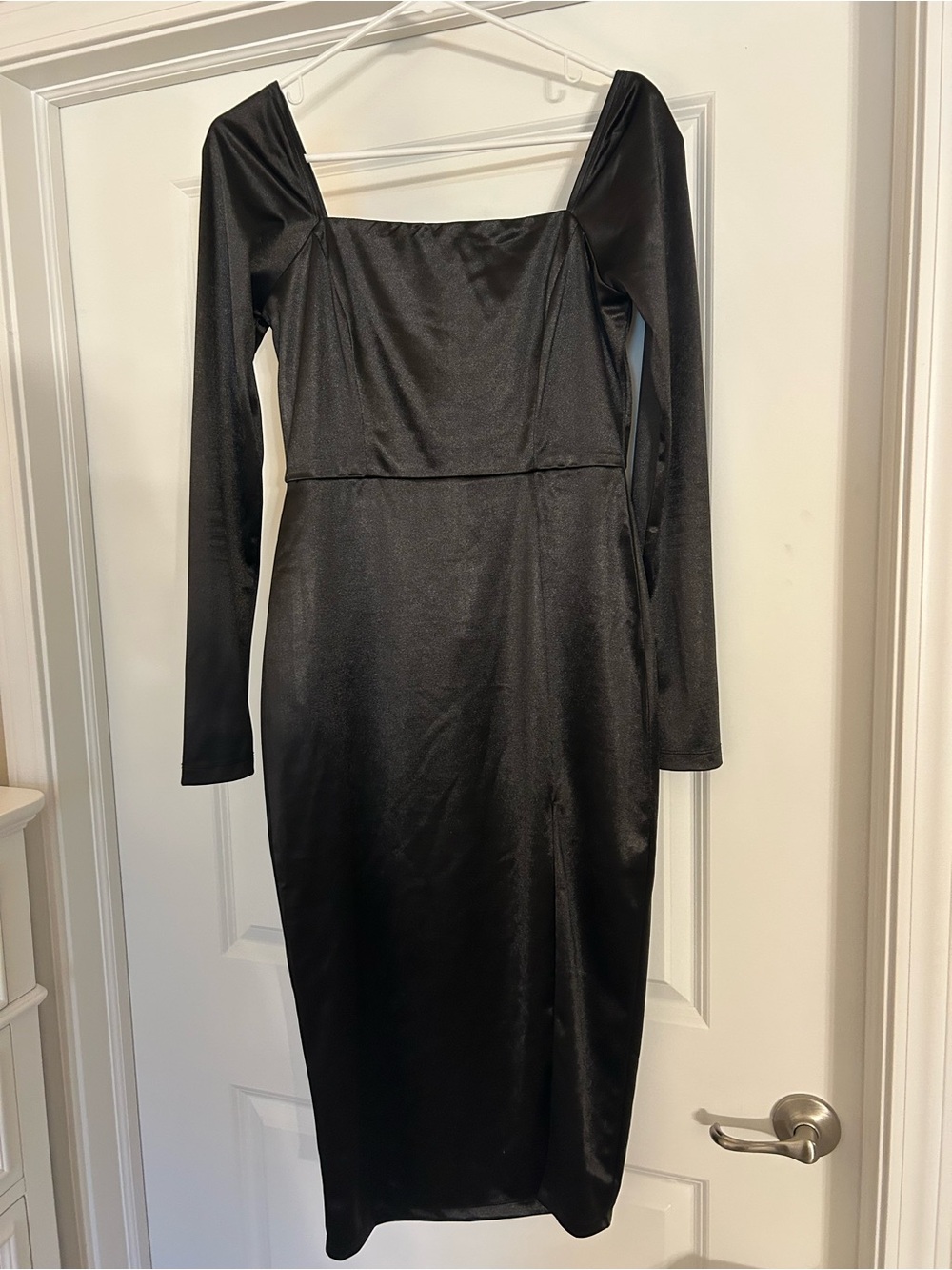 Lulu's Black Long-Sleeve Square-Neck Midi Dress
